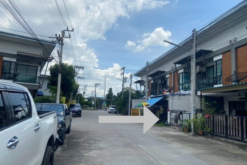 ขายทาวน์โฮม 2ชั้น  หมู่บ้านพาร์ควิว 3  ถนนหนองปรือ-เขาชี  ต.บึง  อ.ศรีราชา จ.ชลบุรี